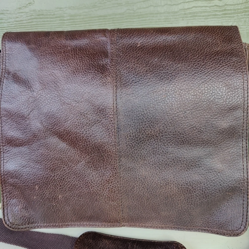 The British Belt Company Antique Cruz Dark Brown Leather Messenger Laptop Bag